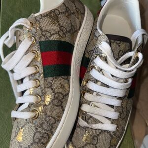 Gucci Women's Beige Sneakers with Red and Green Accents women